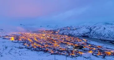 Tarihi şehir Palu'da kar manzarası