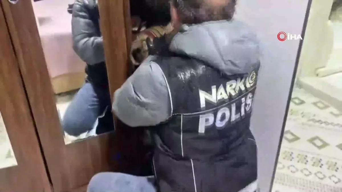 Hakkari’de 64,5 kilogram skunk ele geçirildi | Video videosunu izle Hakkari’de 64,5 kilogram skunk ele geçirildi | Video videosunu izle