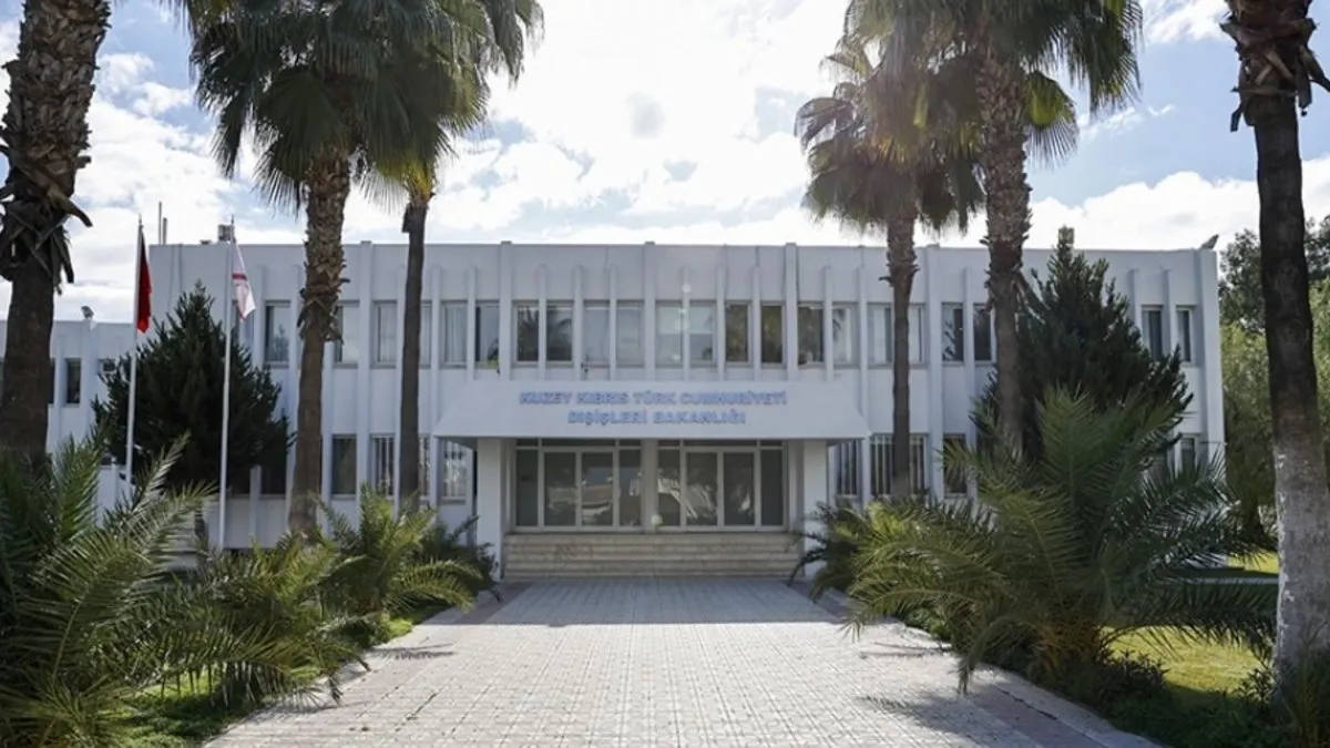 KKTC sınırında gerilim: Temas hattını ihlal eden 3 Rum uyarılarak geri gönderildi KKTC sınırında gerilim: Temas hattını ihlal eden 3 Rum uyarılarak geri gönderildi