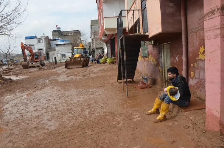 Şanlıurfa'da Mehmetçik sahada... Sel felaketinin yaraları sarılıyor
