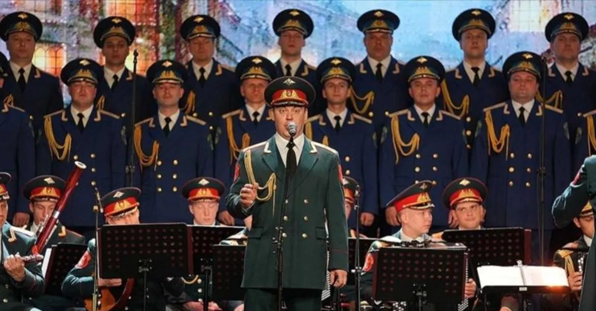 Rus Kızılordu’dan 3 Türk isme anlamlı selam! Salon ayakta alkışladı