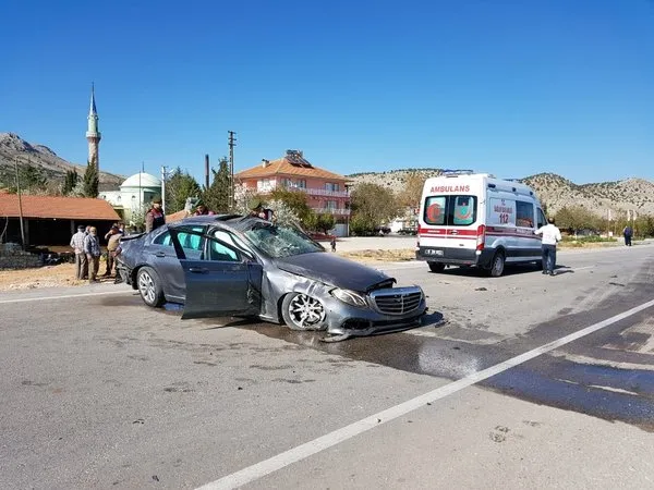 Sanatçı Esat Kabaklı Burdur'da trafik kazası geçirdi