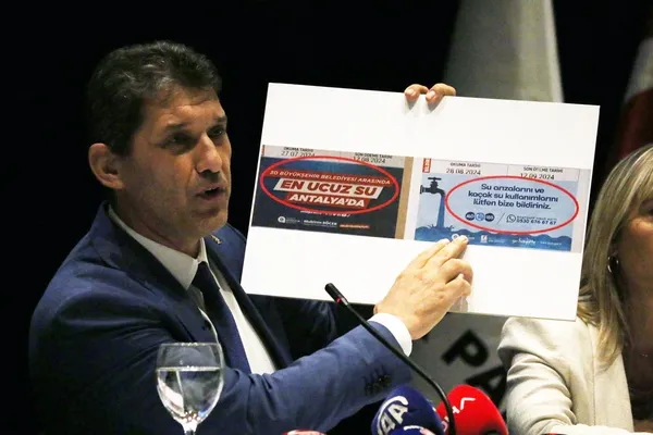 ak-partili-antalya-il-baskani-ali-cetin-turkiyenin-en-pahali-suyu-antalyada-1726149191088.jpg