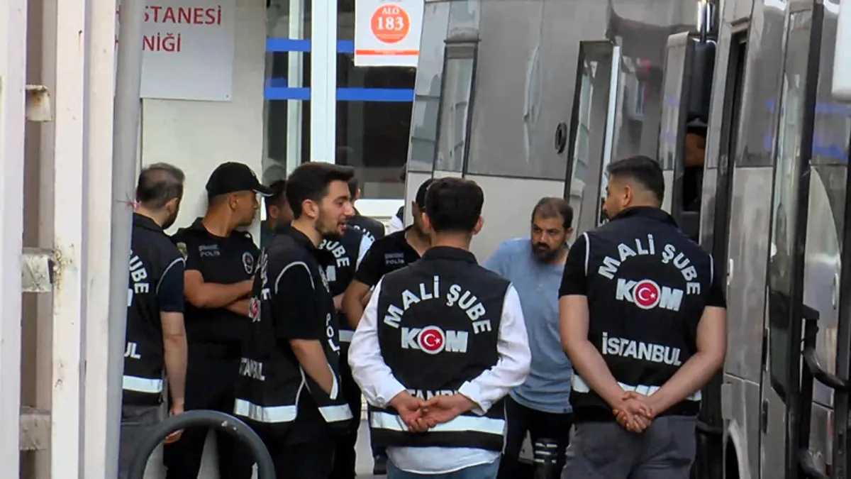 İzmit Belediye Başkanı Fatma Kaplan Hürriyet ve diğer şüpheliler sağlık kontrolünden geçirildi İzmit Belediye Başkanı Fatma Kaplan Hürriyet ve diğer şüpheliler sağlık kontrolünden geçirildi