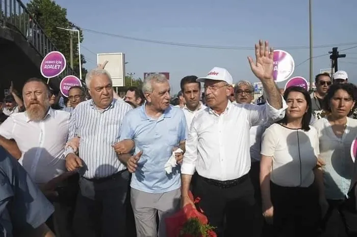 İyi Parti HDP’nin Türkiye’yi yıkma vaatlerine sessiz! Ümit Özlale: Partide bir huzursuzluk yaratmadı