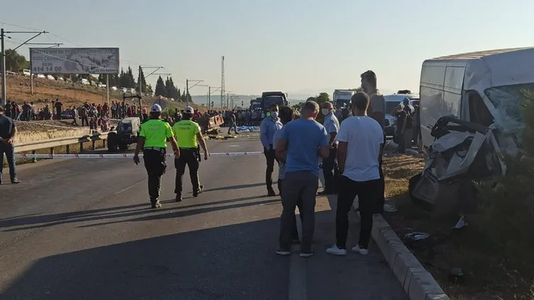 Son dakika: Manisa'da korkunç kaza! 2 ölü, 10 yaralı...