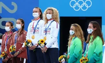 Tokyo Olimpiyatları teniste çift kadınlarda altın madalyayı Krejcikova-Siniakova ikilisi kazandı