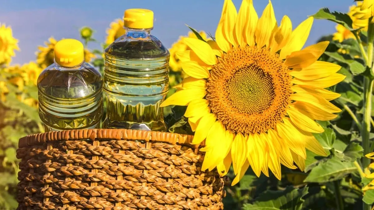 Ayçiçeği yağı şişeleri ve ayçiçeği tohumları.