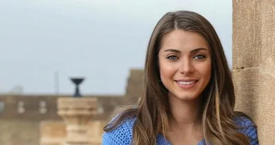 Hercai’nin Yaren’i İlay Erkök başarı hikayesi ile yok artık dedirtti! İlay Erkök Kraliçe Elizabeth’e mektup yazmış ve...