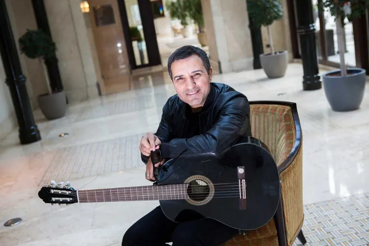 24 yaş küçük sevgilisiyle ayrılmıştı... Şarkıcı Rafet El Roman’dan beklenmedik aşk sinyali! Tam anlamıyla...