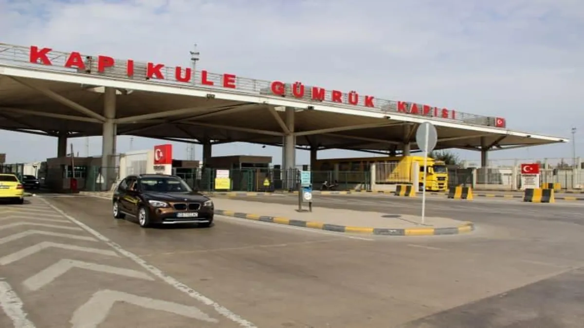 Kapıkule’de canlı hayvan kaçakçılığına darbe! 472 bin liralık yavru köpekler ele geçirildi Kapıkule’de canlı hayvan kaçakçılığına darbe! 472 bin liralık yavru köpekler ele geçirildi