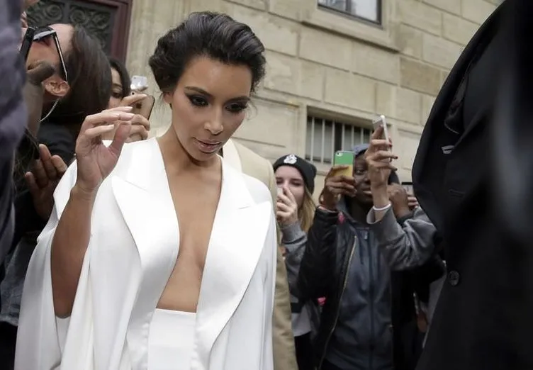 Kim Kardashian ile Kanye West evlendi
