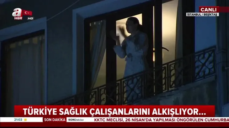 Bakan Koca'nın sağlık çalışanlarına alkış çağrısına halk destek verdi