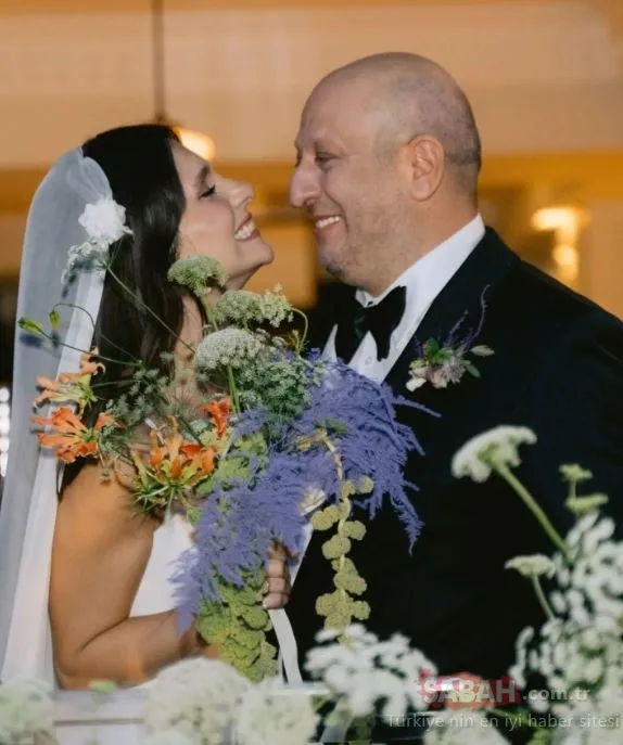 Meriç Aral ile Serkan Keskin’in düğününe katılan Kıvanç Tatlıtuğ ile Başak Dizer’den romantik pozlar! Gelin ile damattan rol çalmayın