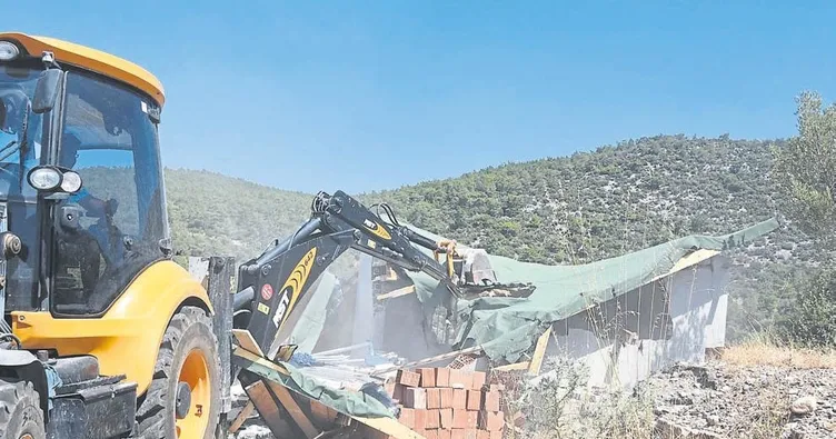Kaçak yapılar tek tek yıkıldı