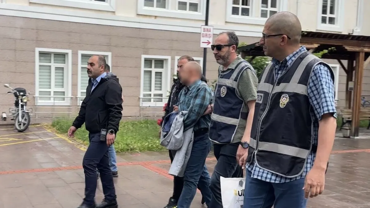 Burdur'da tacize direndiği iddiasıyla vurulan çocuğun hastanede yoğun bakımda olduğu belirtiliyor.