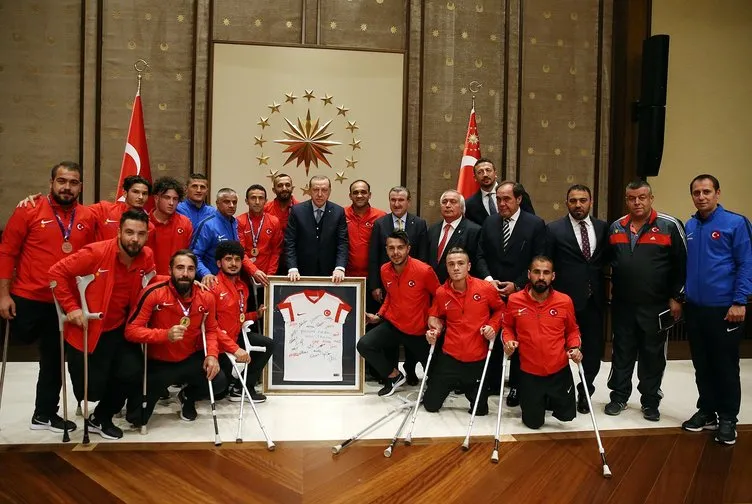 Erdoğan Ampute Futbol ve Tekerlekli Sandalye Basketbol A Milli takımlarını kabul etti