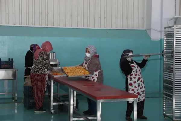 kadin-kooperatifi-ihracat-hazirlaniyor-1643630157069.jpg