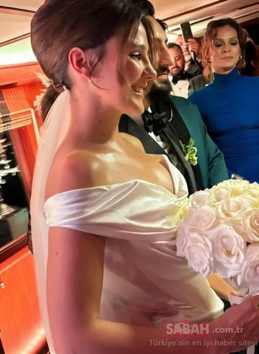 Alina Boz ile Umut Evirgen evlendi! Güzel oyuncu Alina Boz zarafeti ile göz kamaştırdı! Halas Gemisi’ndeki düğüne ünlü akını...