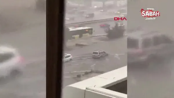 Maltepe'de yollar göle döndü araçlar mahsur kaldı | Video