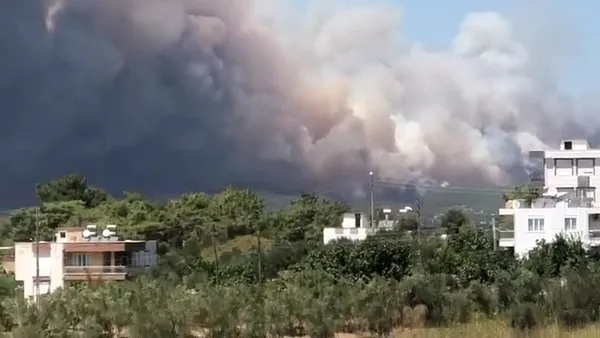 SON DAKİKA: Antalya'da yangın: Dumanlar gökyüzünü kapladı! videosunu izle |  Son Dakika Haberleri