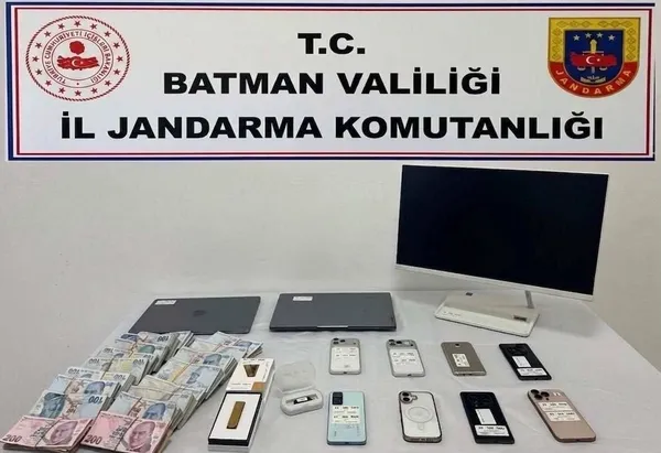 universitelileri-kullanan-sebeke-cokertildi-1-ayda-125-milyon-tllik-vurgun-1780650393196.jpg