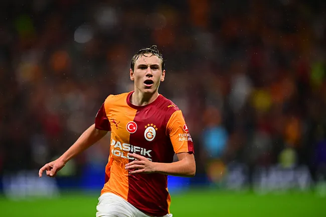 son-dakika-galatasaray-ikinci-yarida-yikildi-barcelonaya-4-golle-kaybeti-1791925260261.jpg
