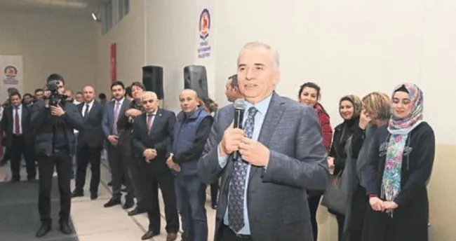 Halk oyunları ekibine moral