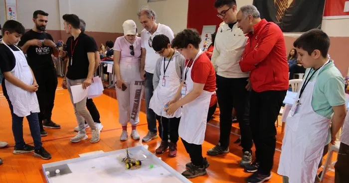 Amasya’da 23 Nisan’a özel etkinlik: Robotlar birbiriyle yarıştı
