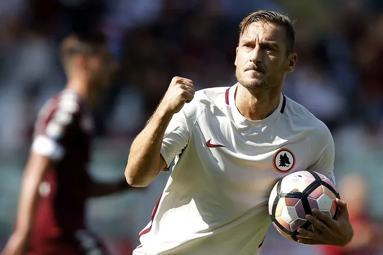 Onlar futbol tarihinin en özel yıldızları oldu! İşte tek kulüpte futbola veda eden efsane oyuncular...