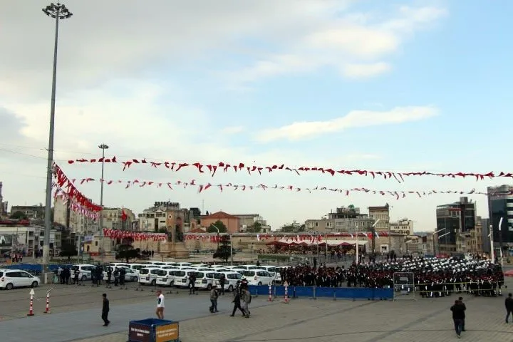 Taksim Meydanı’nda geniş güvenlik önlemi