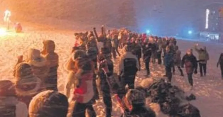 Türkiye şehitlerine ağlarken Boğaziçililer kar eğlencesinde