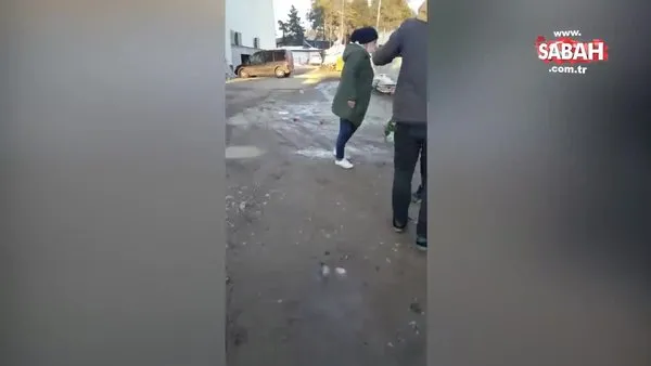 Sakarya'da bir çiftin tekme tokat kavgası kameralara yansıdı | Video