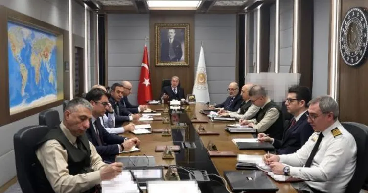 Bakan Akar’dan komutanlarla toplantı