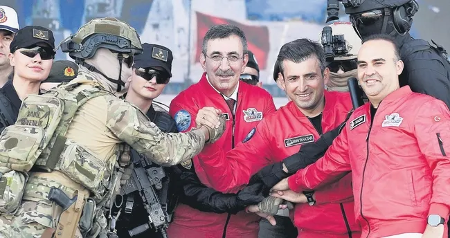 Bu gururu Anlatmaya kelimeler yetmez