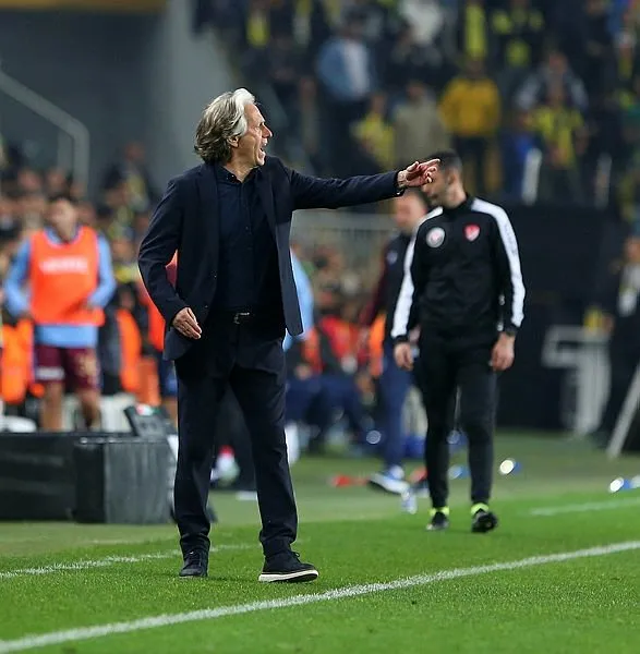 Son dakika Fenerbahçe transfer haberleri: Fenerbahçe’de ilk ayrılık belli oldu! Kanarya’ya 17 milyon Euro’luk piyango...