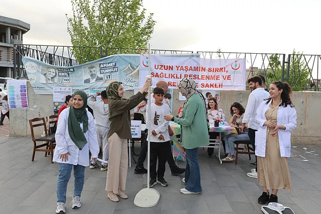 saglik-bakanliginin-ideal-kilonu-ogren-saglikli-yasa-uygulamasi-basladi-120-noktada-boy-ve-kiloya-bakildi-1747226365725.jpeg