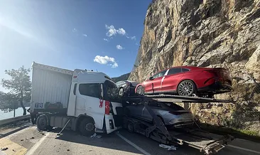 Burdur'da feci kaza: İki TIR birbirine ok gibi saplandı! 1'i ağır 2 yaralı #burdur