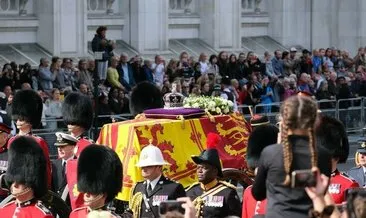 Kraliçe 2. Elizabeth cenaze töreni gerçekleşti! Kraliçe Elizabeth nereye gömüldü, eşinin yanına mı defnedildi?