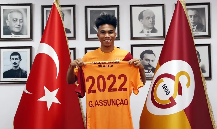 son-dakika-gustavo-assuncao-resmen-galatasarayda-arda-turan-detayi-dikkat-cekti-1631125348734.jpg
