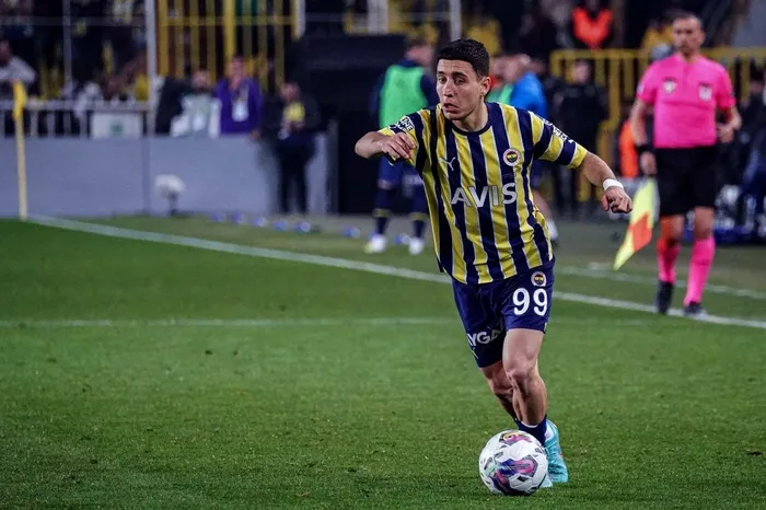 emre-mor-fenerbahceden-ayriliyor-super-ligden-talip-cikti-1765611102381.jpeg