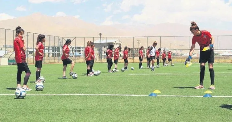 Yüksekova’nın kadın futbol takımı