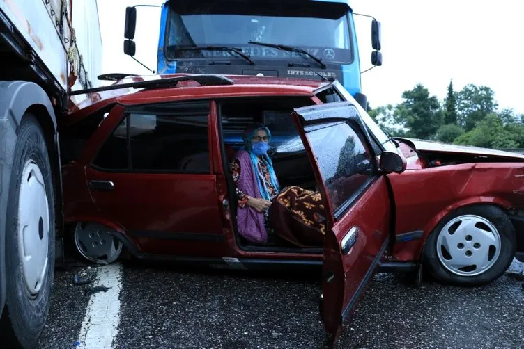 İzmit- TEM Otoyolu’nda zincirleme kaza: 20 araç birbirine girdi, yaralılar var