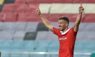 Antalyaspor’da Lukas Podolski ile yollar ayrılıyor