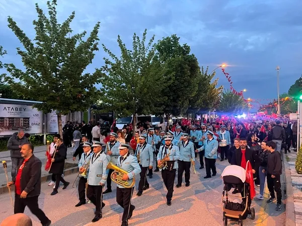 corumda-19-mayis-coskusu-fener-alayiyla-taclandi-1779214135092.jpg