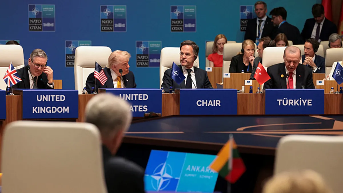 Başkan Erdoğan, NATO Zirvesi'nde konuşma yaparken