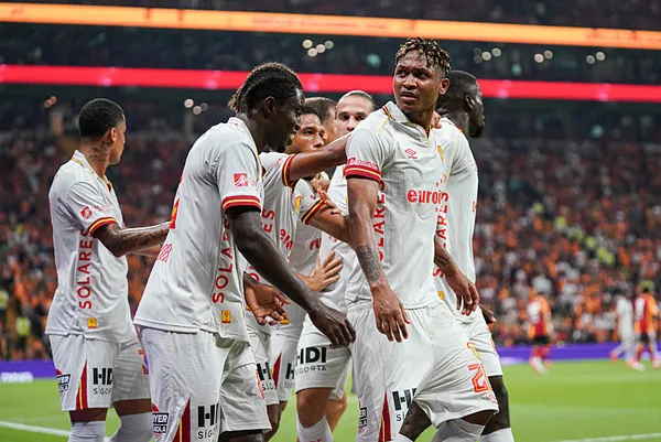 canli-super-ligde-galatasaray-goztepe-maci-bir-gol-daha-geldi-1788030705184.jpeg