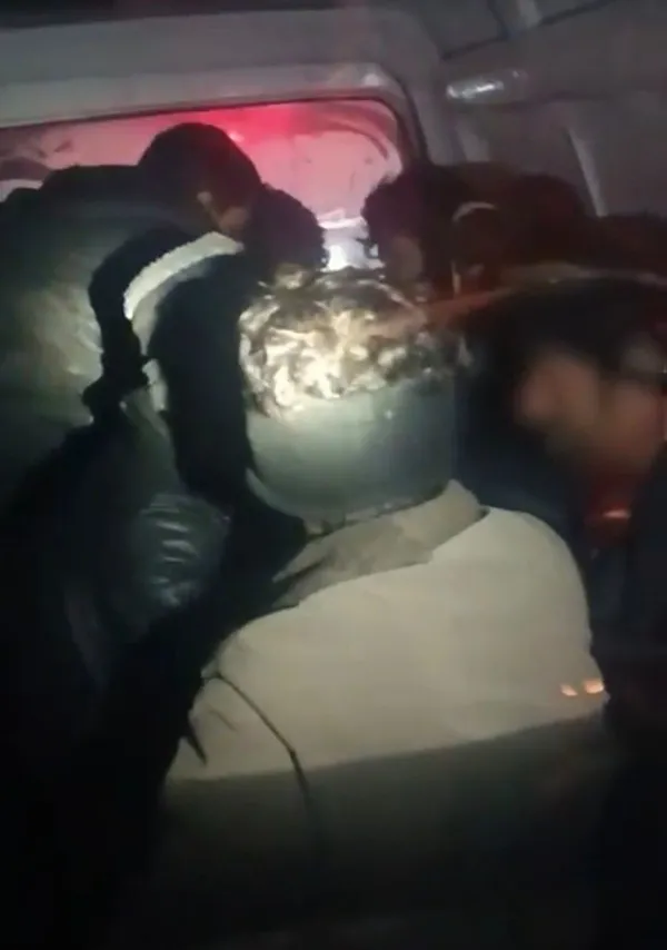 elazigda-minibuste-kacak-gocmen-operasyonu-1765623684694.jpg