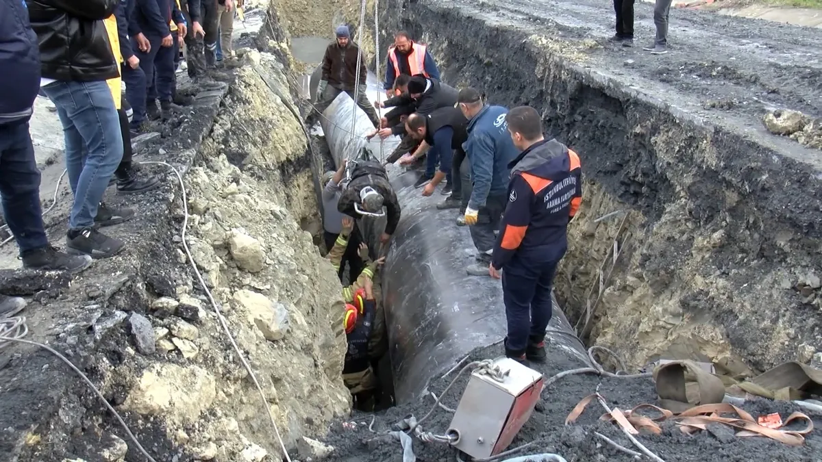 SON DAKİKA… İstanbul Başakşehir’deki İSKİ çalışmasında toprak kayması: 5 metrelik çukurda mahsur kalan işçi kurtarıldı SON DAKİKA… İstanbul Başakşehir’deki İSKİ çalışmasında toprak kayması: 5 metrelik çukurda mahsur kalan işçi kurtarıldı