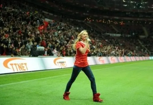 Hadise TT Arena’yı salladı